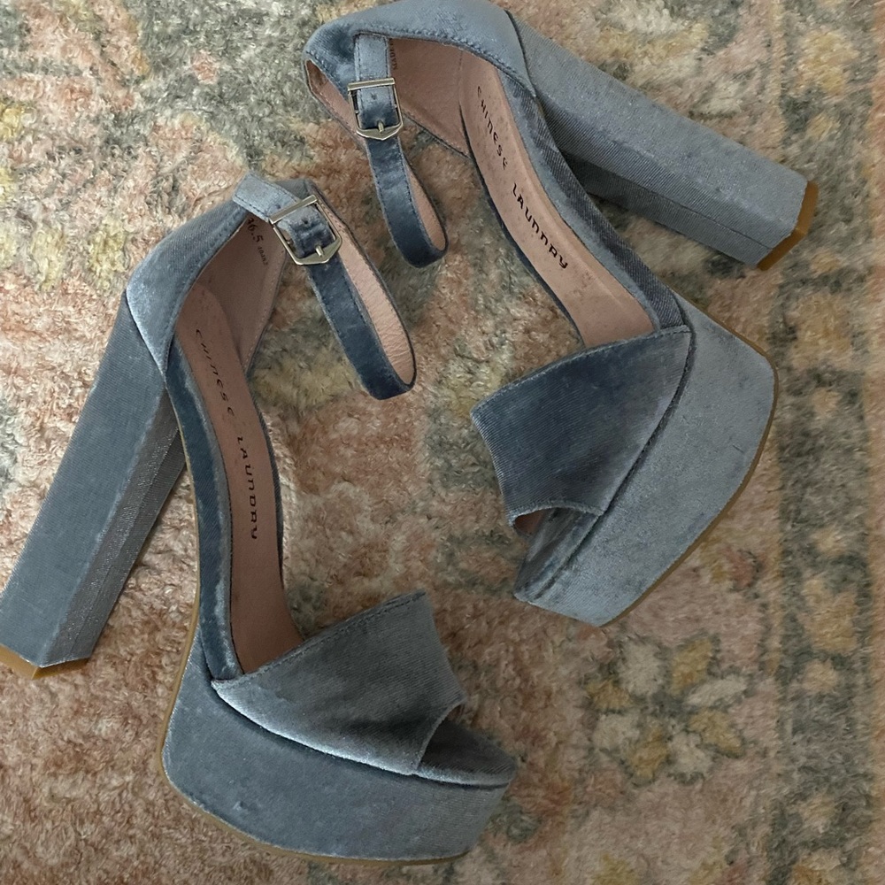 Chinese Laundry blue velvet pumps